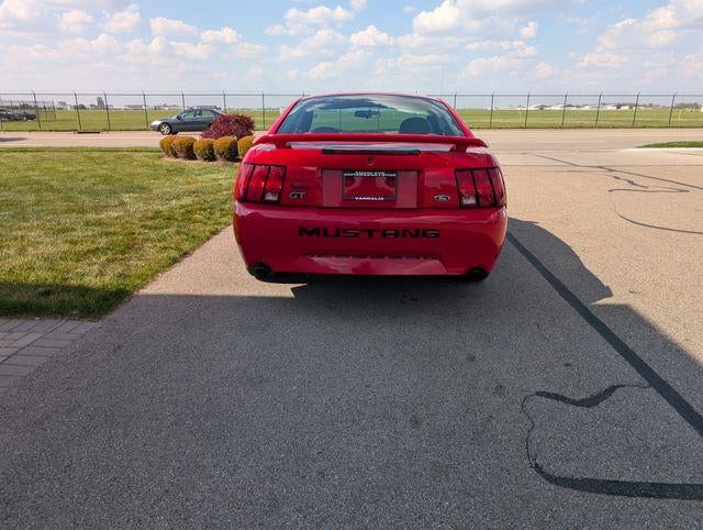 2004 Ford Mustang GT Deluxe