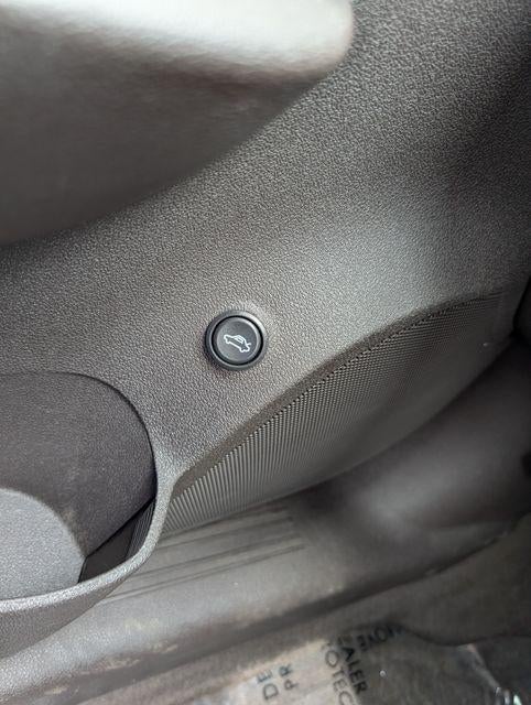 2011 Chevrolet Malibu LS w/1FL
