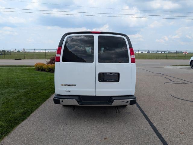 2025 Chevrolet Express Passenger 1LT