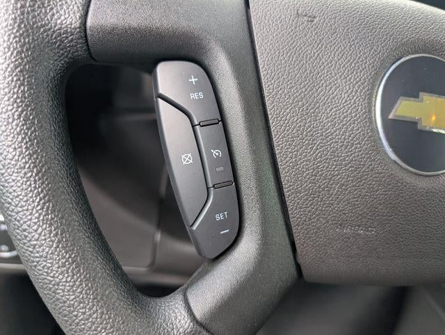 2025 Chevrolet Express Passenger 1LT