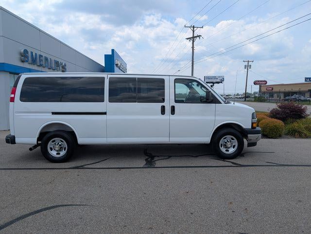 2025 Chevrolet Express Passenger 1LT