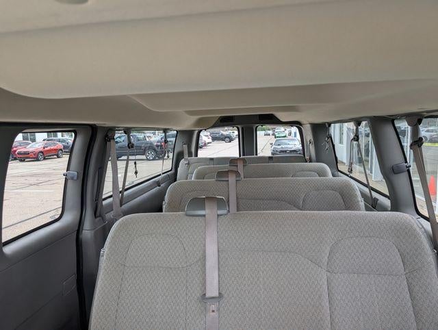 2025 Chevrolet Express Passenger 1LT
