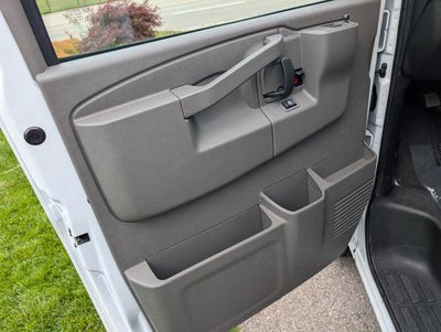 2025 Chevrolet Express Passenger 1LT