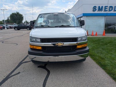 2025 Chevrolet Express Passenger 1LT