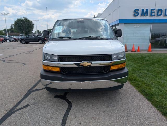 2025 Chevrolet Express Passenger 1LT