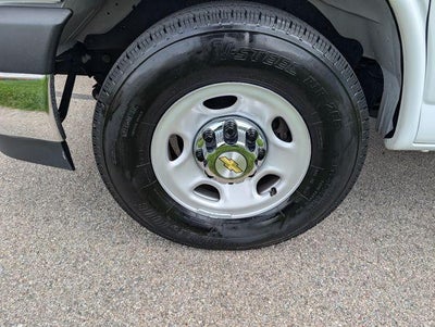 2025 Chevrolet Express Passenger 1LT