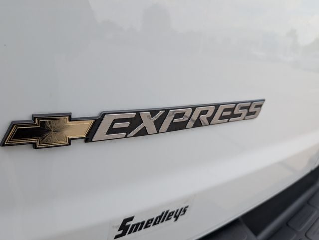 2025 Chevrolet Express Passenger 1LT