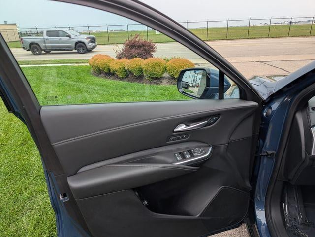 2025 Cadillac XT4 Premium Luxury