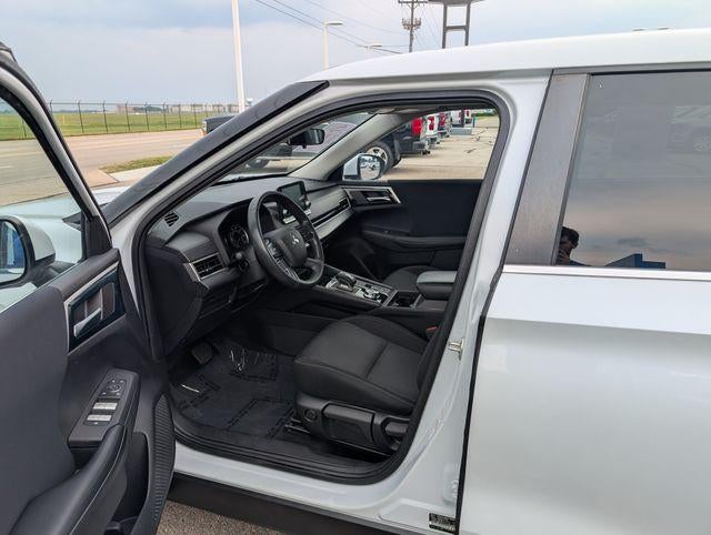 2022 Mitsubishi Outlander ES