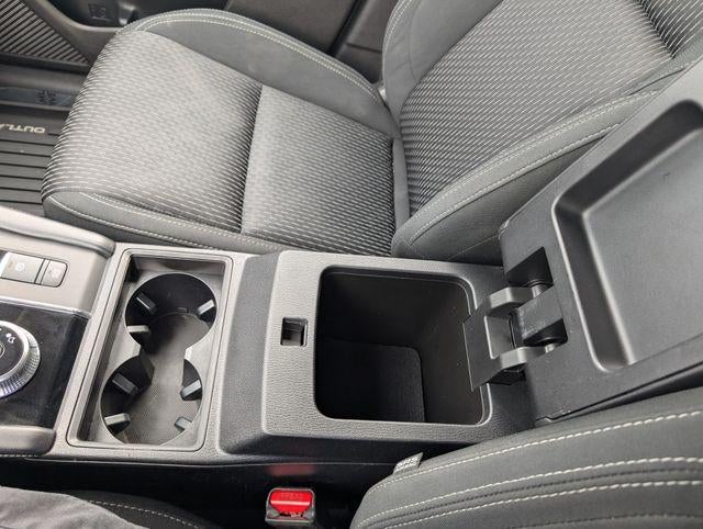 2022 Mitsubishi Outlander ES