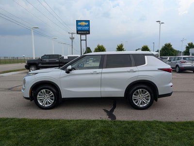 2022 Mitsubishi Outlander ES