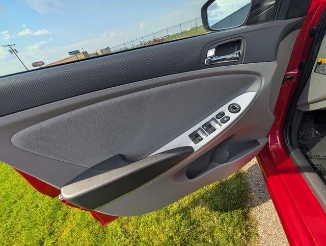 2012 Hyundai Accent SE