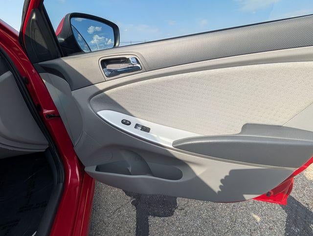 2012 Hyundai Accent SE